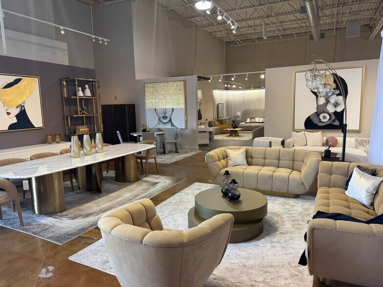 More Photos Of 7071 Southwest Fwy, Houston Showroom For Sale