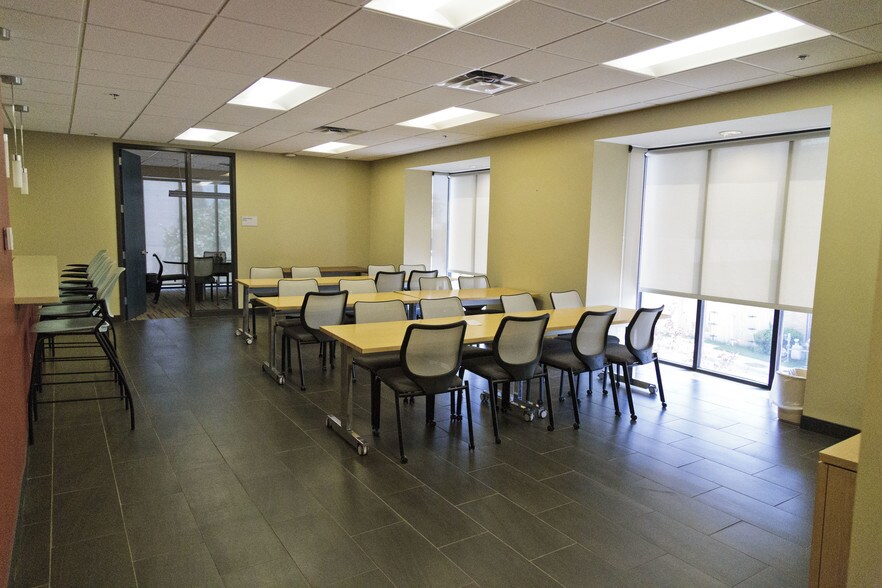 More Photos Of 1616 S Main St, Tulsa Office For Lease