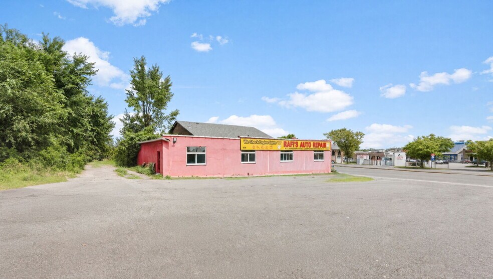 More Photos Of 930 Richmond Ave, Staten Island Auto Repair For Sale