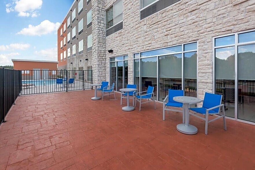 More Photos Of 5007 Highway 6, Missouri City Hotel For Sale