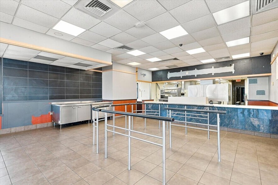 More Photos Of 1410 N Broadway St, Red Oak Fast Food For Sale