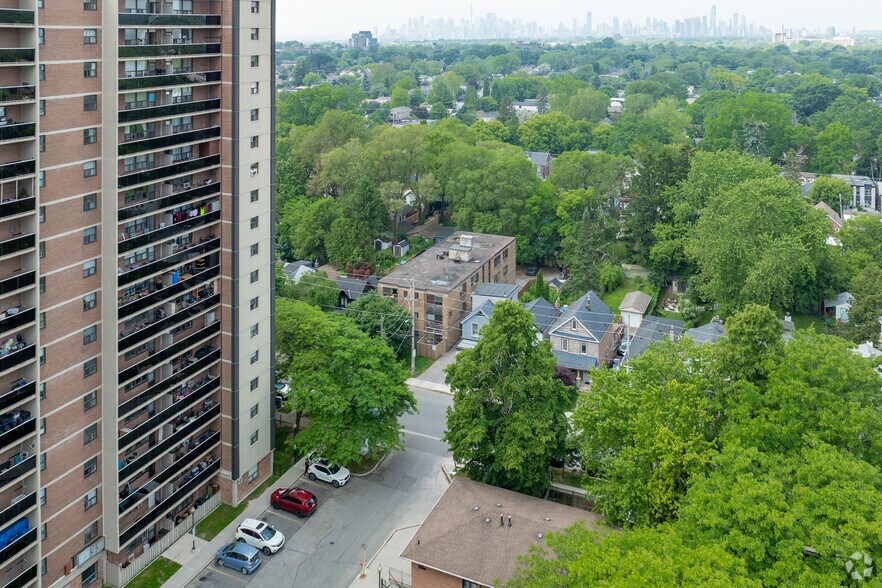 More Photos Of 156 Barrington Ave, Toronto Apartments For Sale