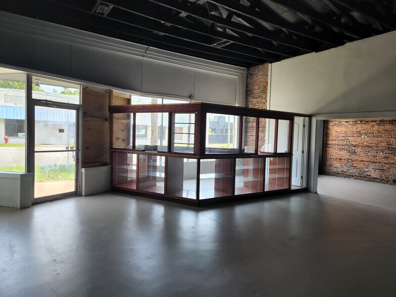 More Photos Of 1209-1211 Gloucester St, Brunswick General Retail For Lease