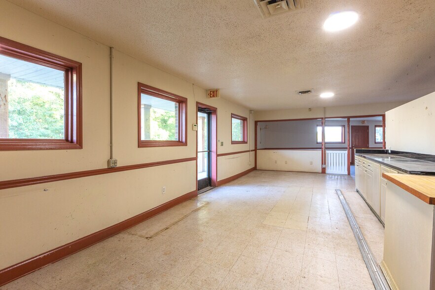 More Photos Of 1058 York Rd, Kings Mountain Restaurant For Sale