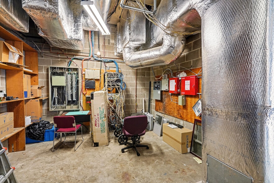 More Photos Of 2450 Park Ave, Minneapolis Office For Sale