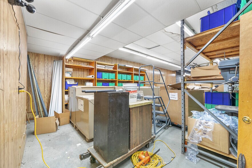 More Photos Of 14924 Beloit Snodes Rd, Beloit Manufacturing For Lease