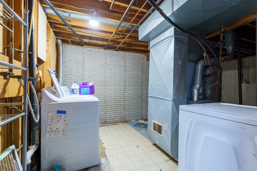 More Photos Of 210 Anderson Ln, Belleville Multifamily For Sale