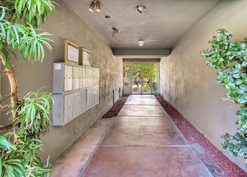 More Photos Of 6911 Haskell Ave, Van Nuys Apartments For Sale