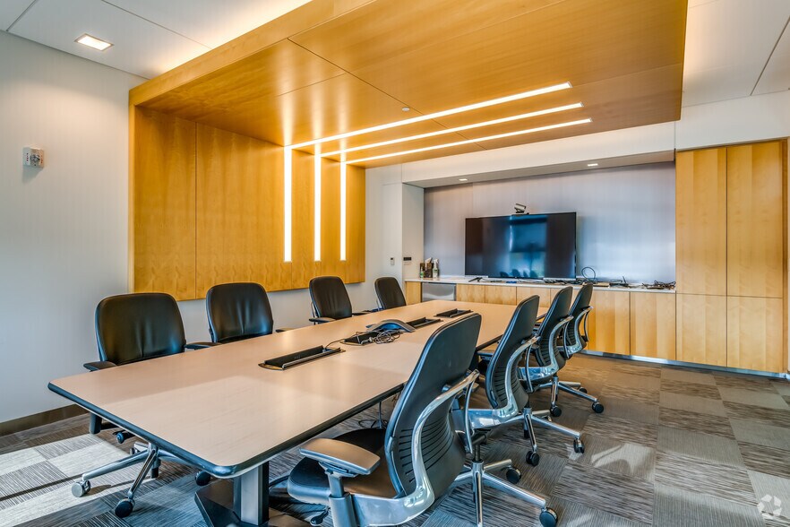 More Photos Of 1425 Discovery Pky, Wauwatosa Office For Sale