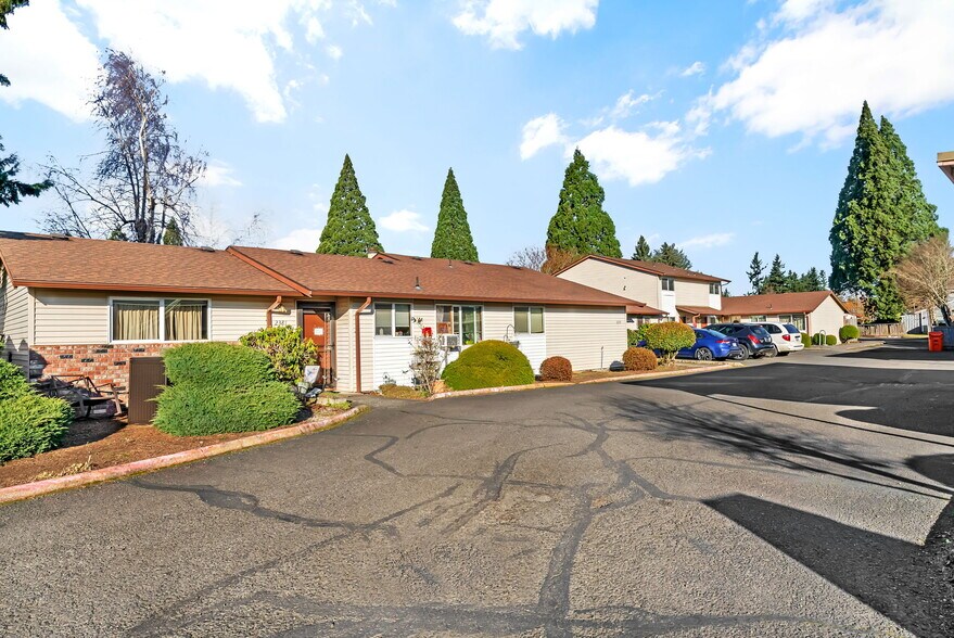 More Photos Of 2341 SE 152nd Ave, Portland Apartments For Sale