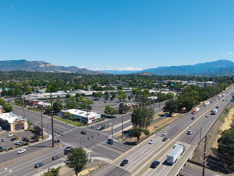 More Photos Of 870-1132 Biddle Rd, Medford Freestanding For Lease