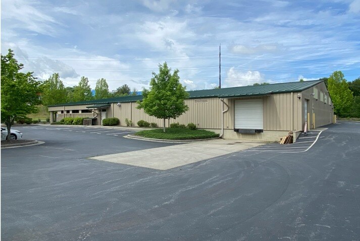 More Photos Of 108 Asheville Commerce Pky, Candler Light Manufacturing For Lease