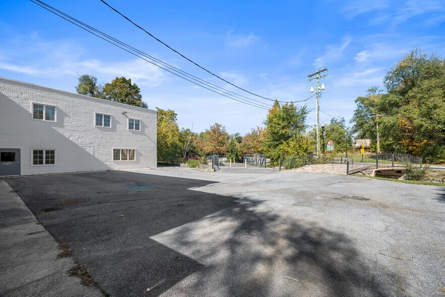 More Photos Of 225 E Pall Mall St, Winchester Flex For Sale