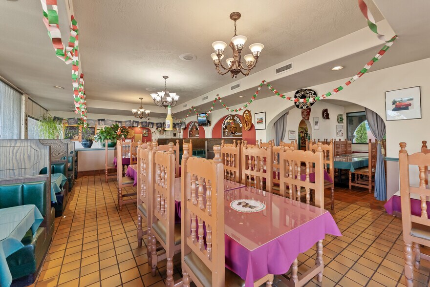 More Photos Of 1347 NE Stephens St, Roseburg Restaurant For Sale