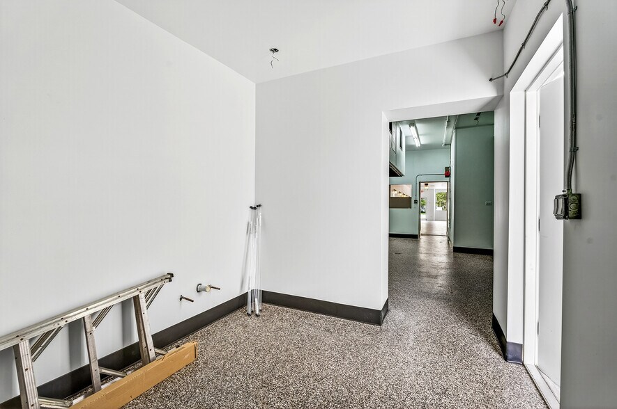 More Photos Of 1453 20th St, Vero Beach Restaurant For Lease