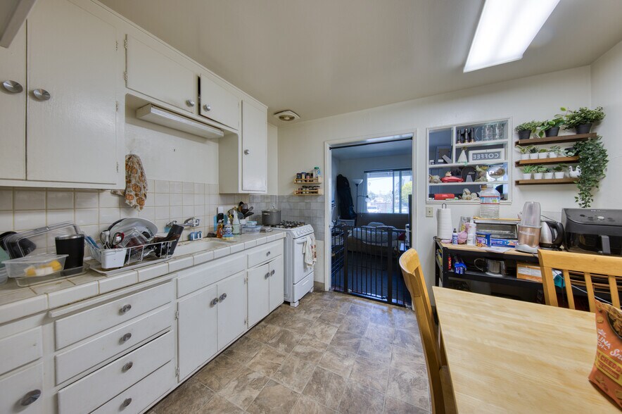 More Photos Of 24039 Park St, Hayward Apartments For Sale