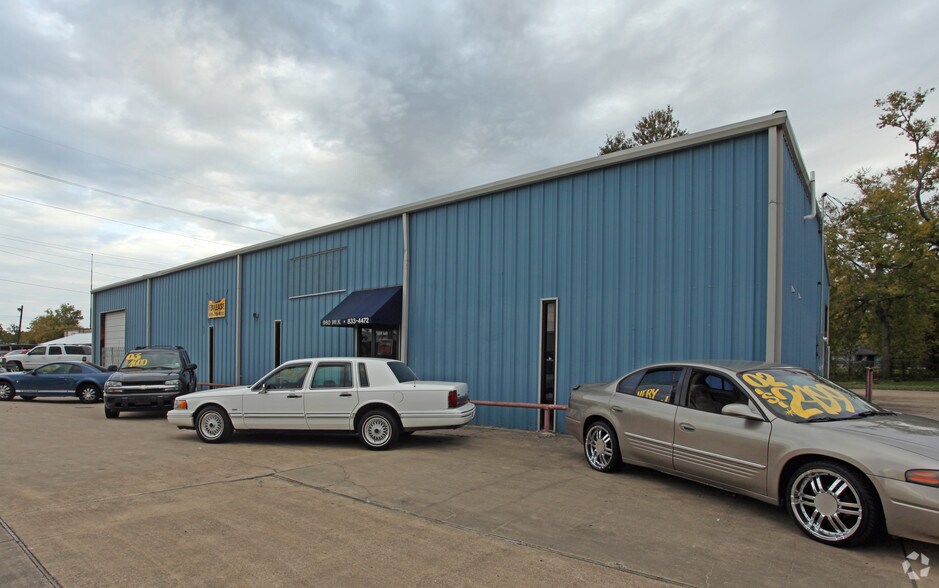 More Photos Of 980 N M L King Jr Pky, Beaumont Warehouse For Lease