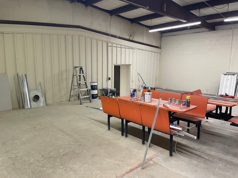 More Photos Of 1714 Manchester Expy, Columbus General Retail For Lease