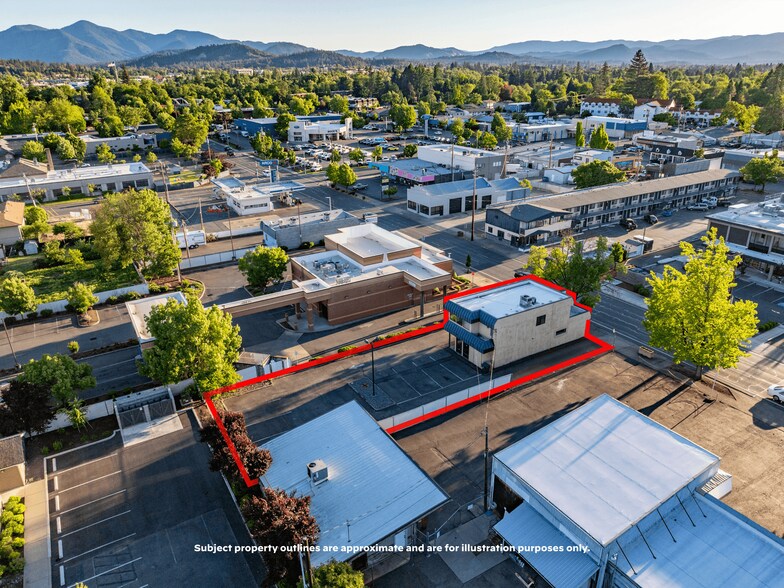 More Photos Of 735 SE 7th St, Grants Pass Office For Sale