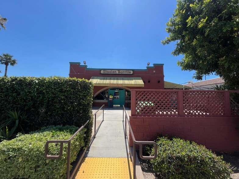 More Photos Of 22720-22750 Roscoe Blvd, West Hills Unknown For Lease