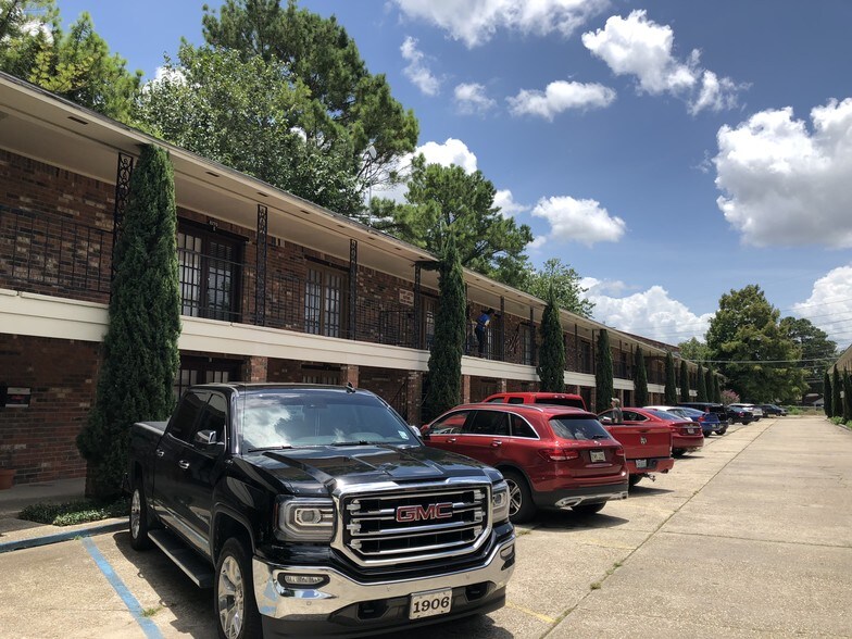 More Photos Of 11768 S Harrells Ferry Rd, Baton Rouge Office For Sale