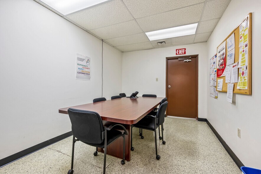 More Photos Of 921 Saw Mill Run Blvd, Pittsburgh Light Distribution For Sale