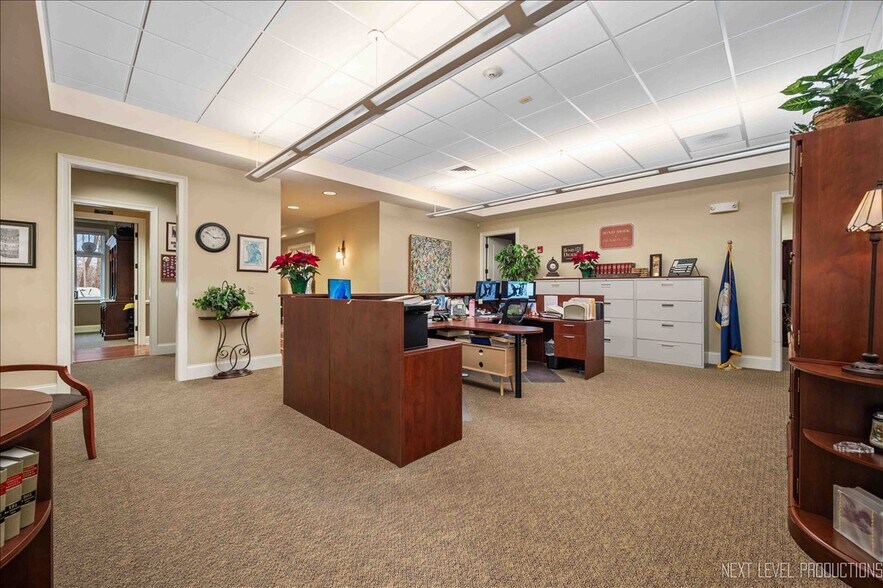 More Photos Of 400 Knoll St, Wheaton Office For Sale