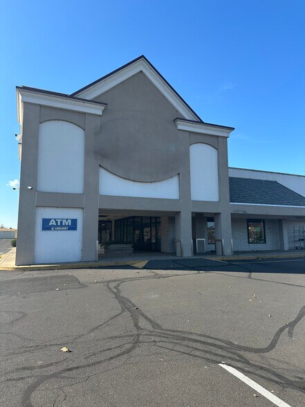 More Photos Of 841 Gravel Pike, Collegeville Supermarket For Lease