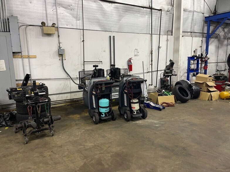 More Photos Of 9075-9125 Antique Way, Manassas Warehouse For Lease