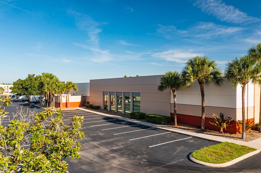 More Photos Of 3011 University Center Dr, Tampa Office For Lease