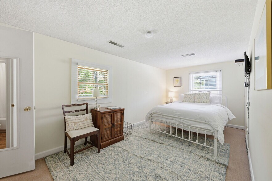 More Photos Of 508 Church St, Oriental Hospitality For Sale