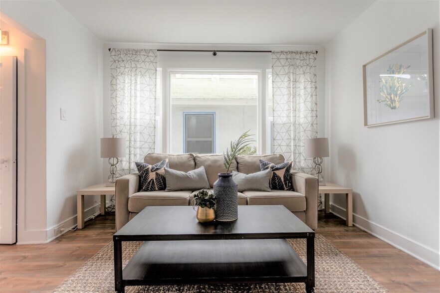 More Photos Of 20 Breeze Ave, Venice Apartments For Sale