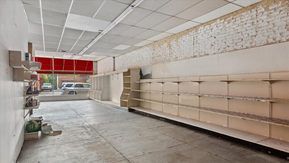 More Photos Of 123 N Main St, Warrenton Storefront For Sale