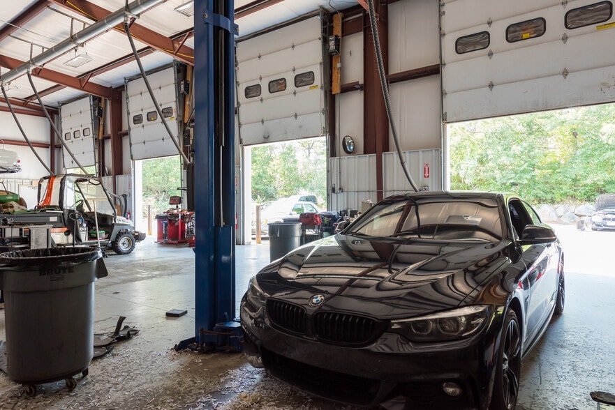 More Photos Of 7 Colonel Dr, Bourne Auto Repair For Sale