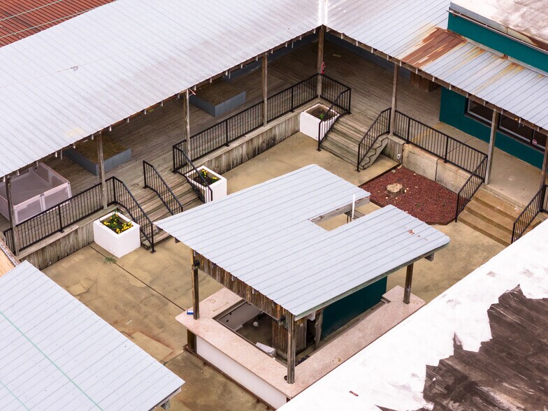 More Photos Of 2866 Poplar Ave, Memphis Storefront Retail Office For Sale