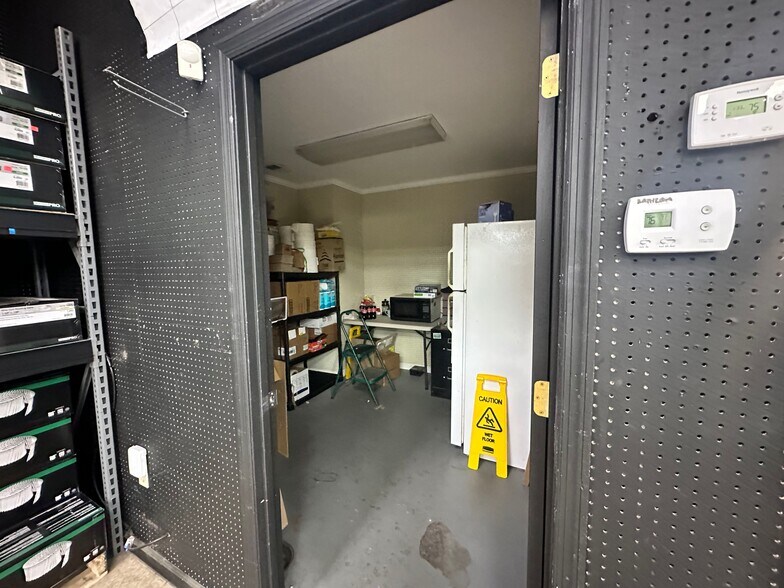 More Photos Of 306 Canton Rd, Cumming Freestanding For Lease