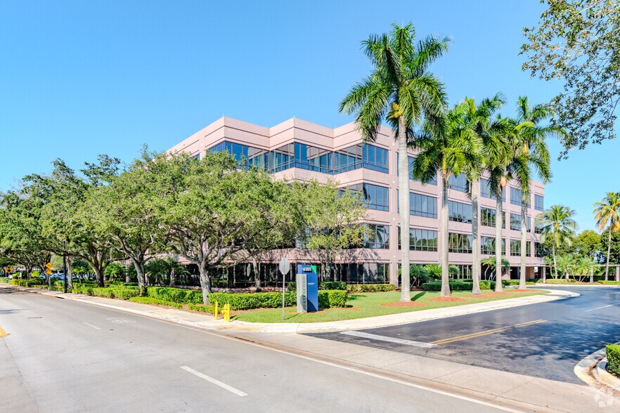 More Photos Of 6303 Waterford District Dr, Miami Office For Lease
