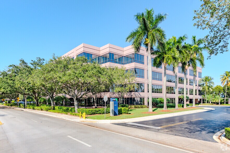 More Photos Of 6505 Waterford District Dr, Miami Office For Lease