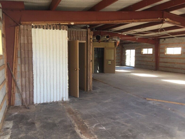 More Photos Of 301 NE 20th St, Lawton Warehouse For Sale