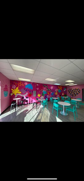 More Photos Of 1205 S Main St, Weatherford Freestanding For Sale