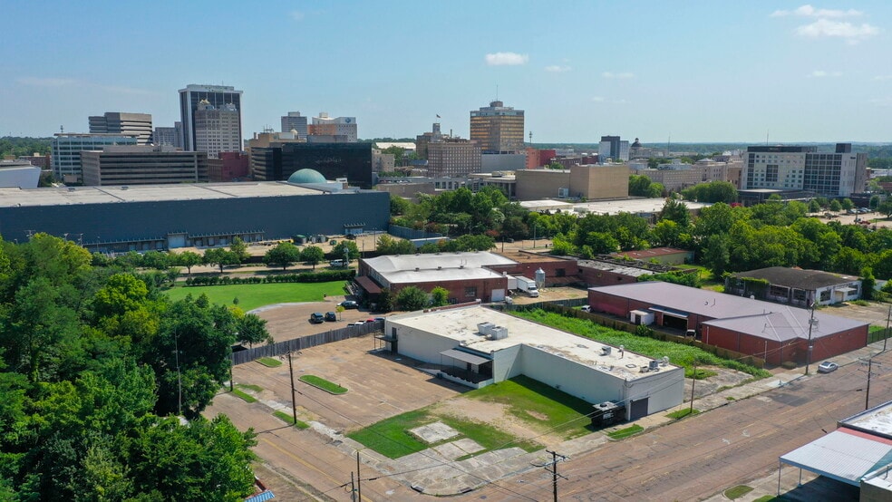 More Photos Of 110 E South St, Jackson Bar For Sale