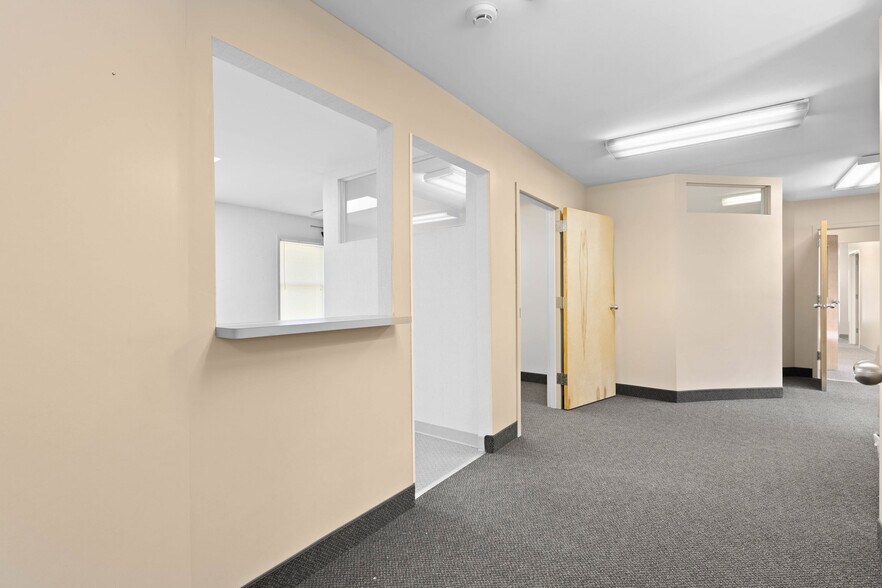 More Photos Of 2640 Ridgeway Ave, Rochester Medical For Lease