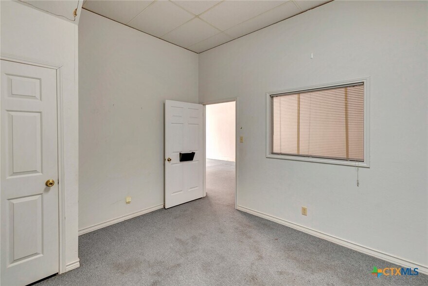 More Photos Of 119 E Main St, Cuero General Retail For Sale