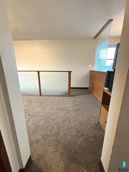 More Photos Of 118 N Broadway Ave, Miller General Retail For Sale