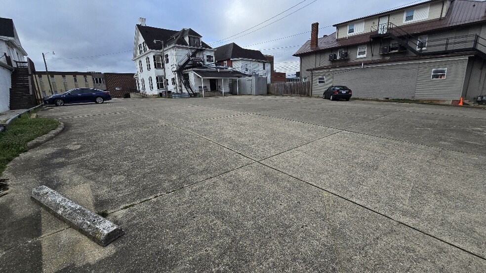 More Photos Of 1208 6th Ave, Huntington Restaurant For Sale