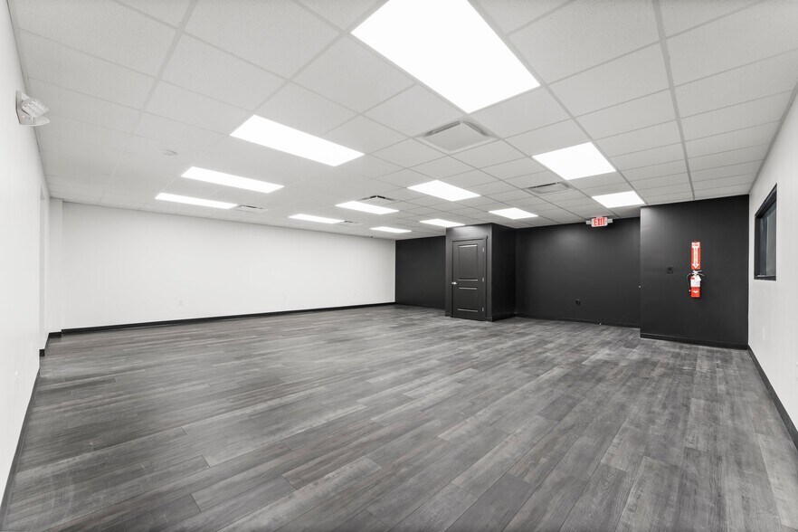 More Photos Of 32415 Tamina Rd, Magnolia Flex For Lease