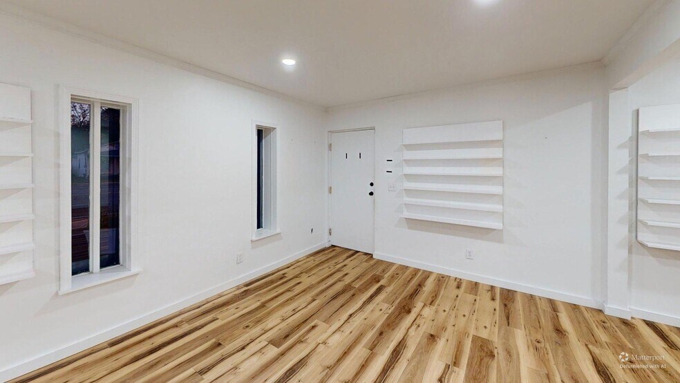 More Photos Of 400 W Cervantes St, Pensacola Flex For Lease