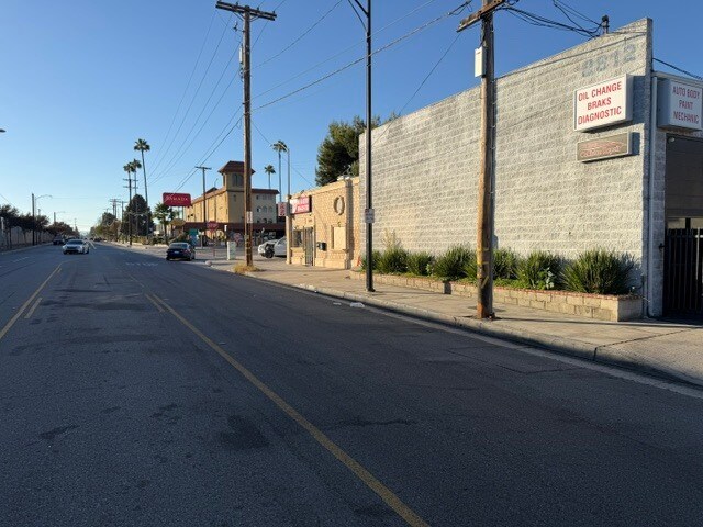 More Photos Of 2814 N San Fernando Blvd, Burbank Auto Repair For Lease
