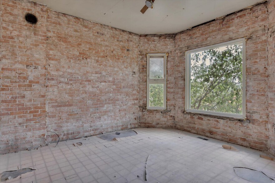 More Photos Of 514 Aylmer St N, Peterborough Multifamily For Sale