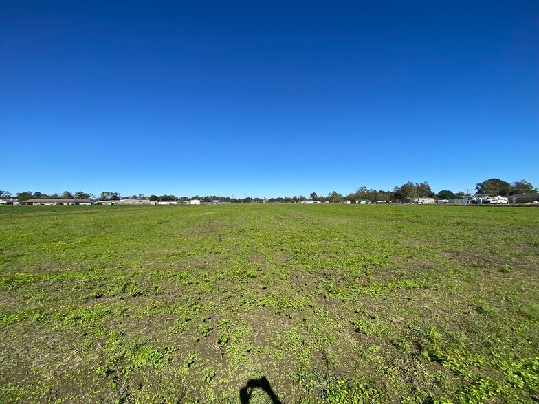 More Photos Of 8327 Airline Hwy, Livonia Land For Lease